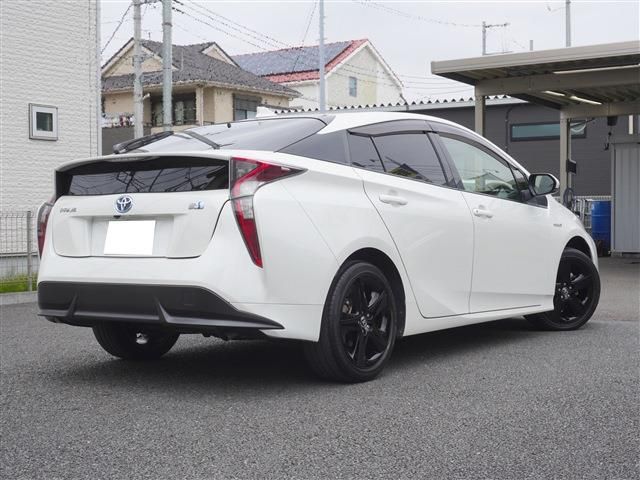 TOYOTA PRIUS 2018 Image 31