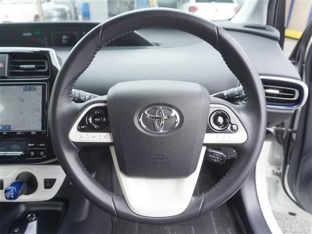 TOYOTA PRIUS 2018 Image 31