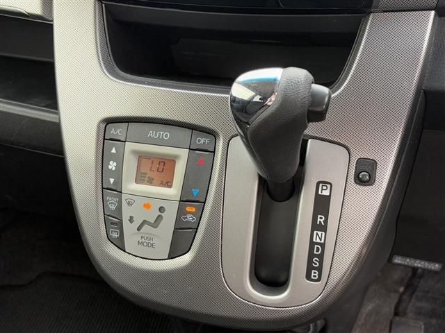 DAIHATSU MOVE CUSTOM 4WD 2013 Image 31