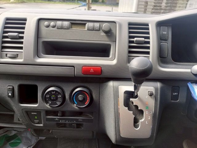 TOYOTA REGIUSACE VAN 2WD 2013 Image 31