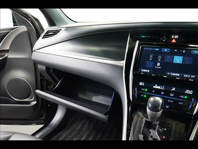 TOYOTA HARRIER 2WD 2017 Image 31
