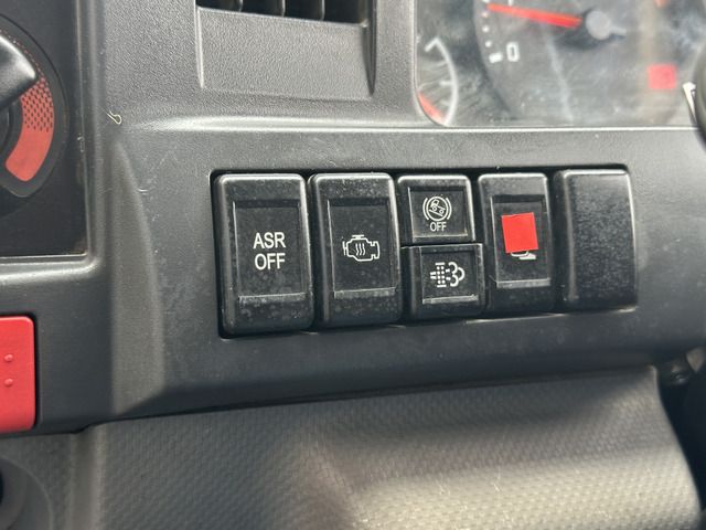 ISUZU  2013 Image 31