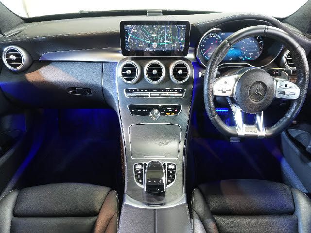 MERCEDES BENZ MERCEDES AMG C CLASS 2018 Image 31