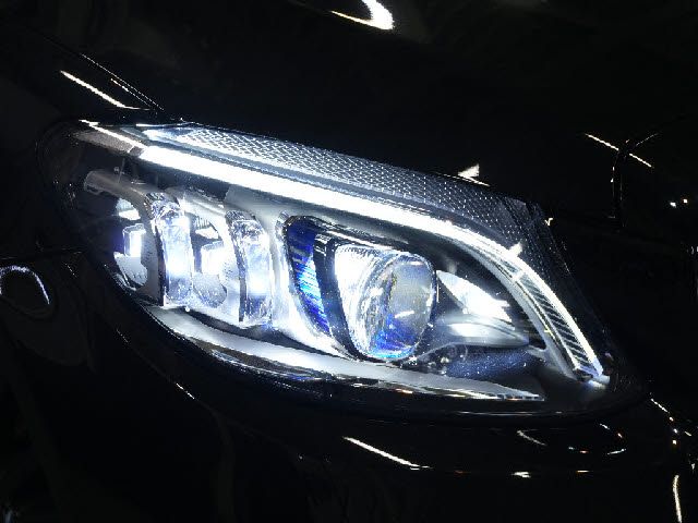 MERCEDES BENZ MERCEDES AMG C CLASS 2018 Image 31