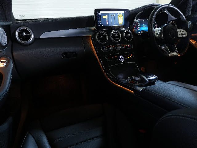 MERCEDES BENZ MERCEDES AMG C CLASS 2018 Image 31