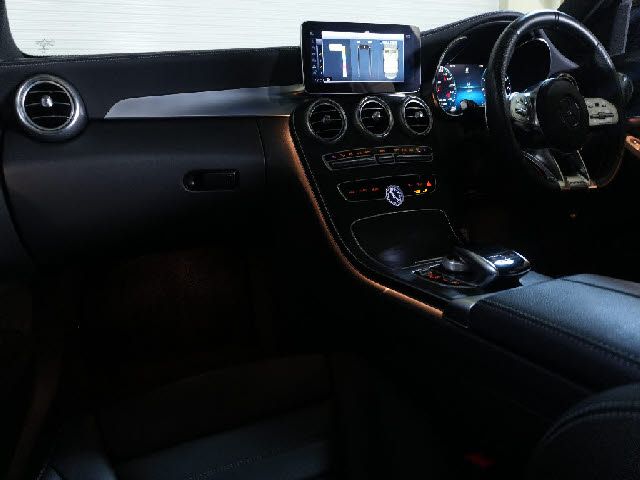 MERCEDES BENZ MERCEDES AMG C CLASS 2018 Image 31