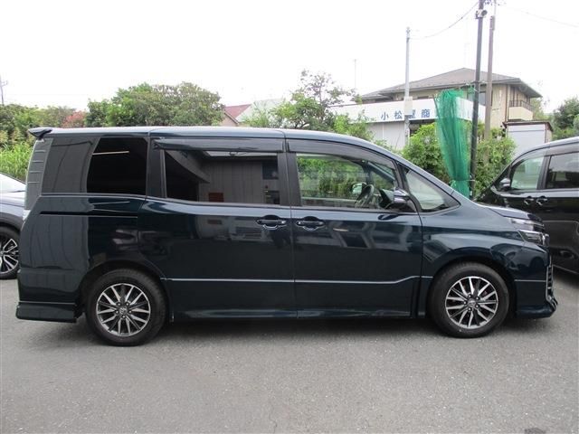 TOYOTA VOXY 2014 Image 31