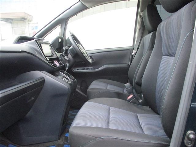 TOYOTA VOXY 2014 Image 31