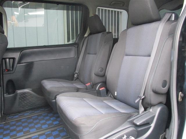 TOYOTA VOXY 2014 Image 31