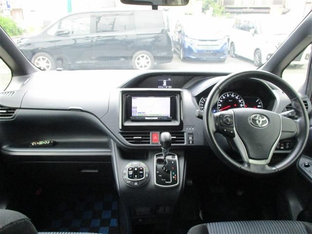 TOYOTA VOXY 2014 Image 31