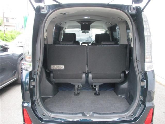 TOYOTA VOXY 2014 Image 31