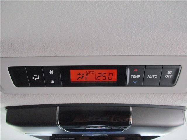 TOYOTA VOXY 2014 Image 31