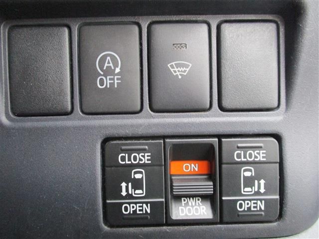 TOYOTA VOXY 2014 Image 31