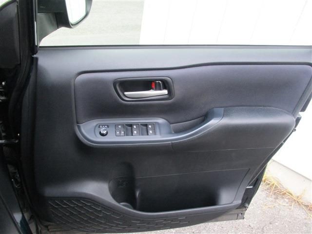 TOYOTA VOXY 2014 Image 31