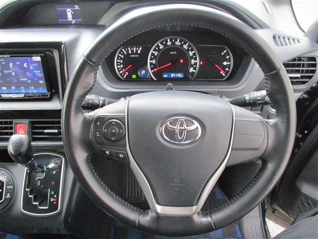 TOYOTA VOXY 2014 Image 31