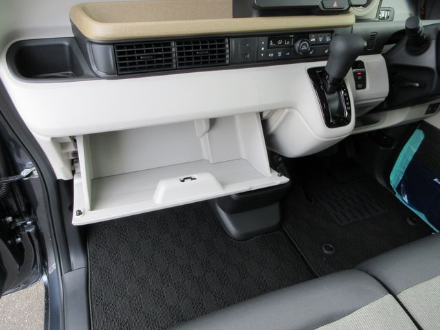 HONDA N BOX 4WD 2025 Image 31