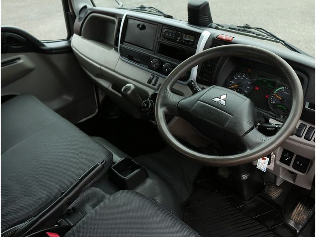 MITSUBISHI CANTER 2018 Image 31