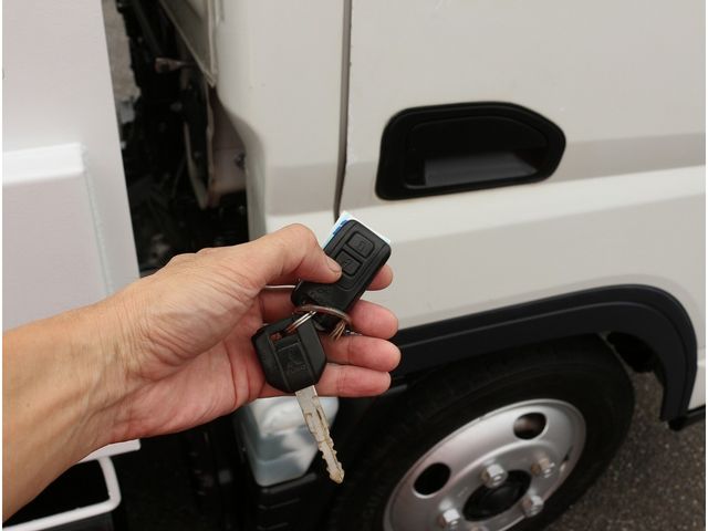 MITSUBISHI CANTER 2018 Image 31