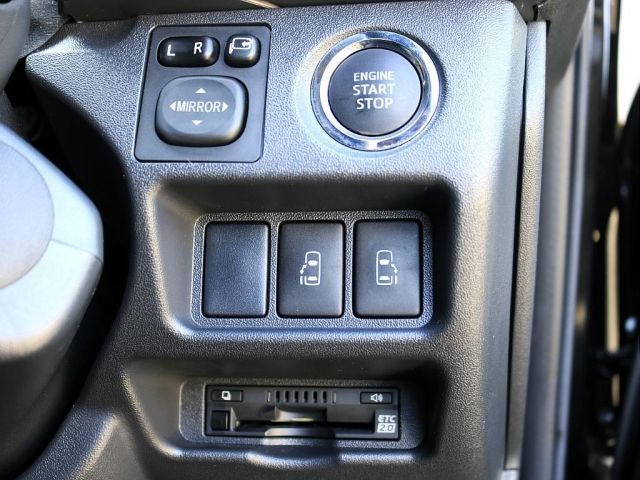 TOYOTA HIACE VAN 4WD 2023 Image 31