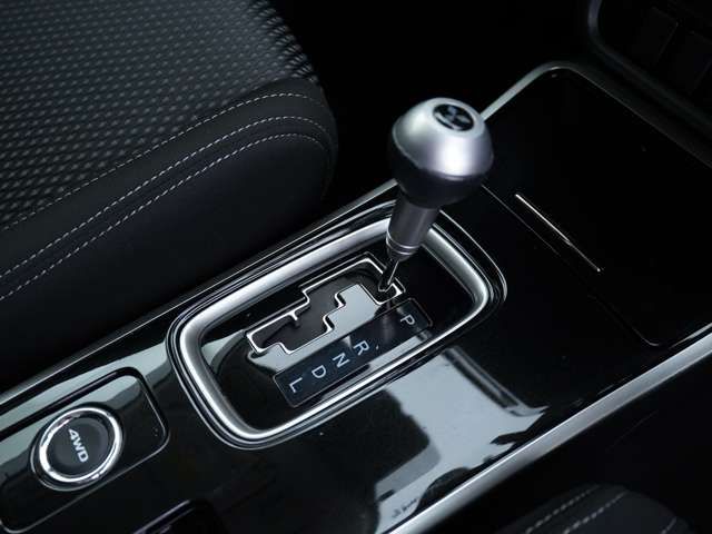 MITSUBISHI OUTLANDER 4WD 2017 Image 31