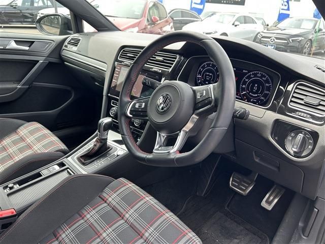 VOLKSWAGEN GOLF GTI 2018 Image 31