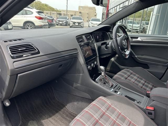 VOLKSWAGEN GOLF GTI 2018 Image 31