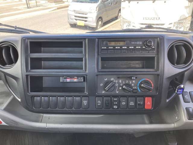 HINO DUTRO 2015 Image 31