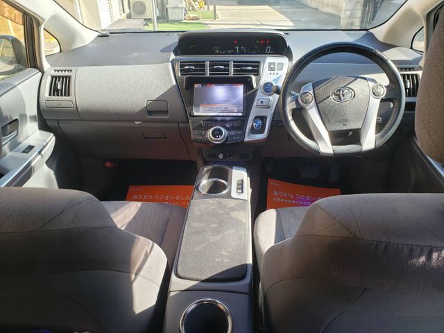 TOYOTA PRIUS ALPHA 2013 Image 31