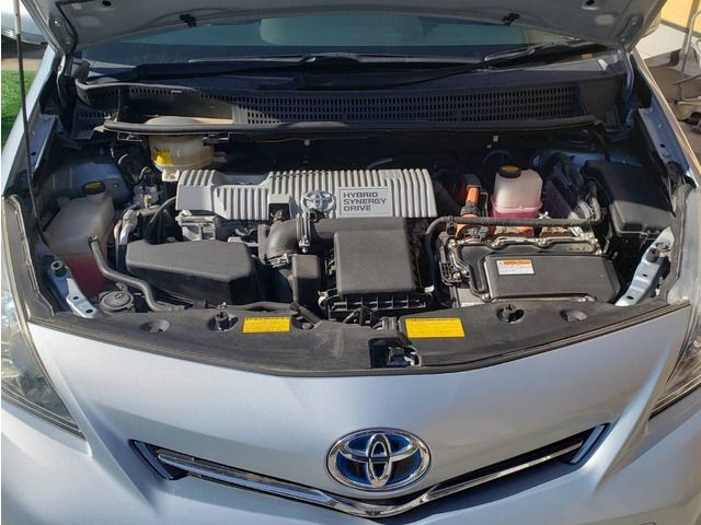 TOYOTA PRIUS ALPHA 2013 Image 31