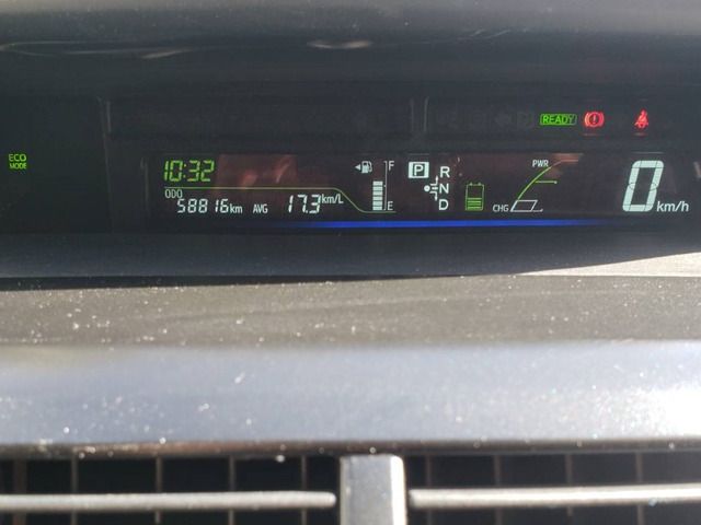 TOYOTA PRIUS ALPHA 2013 Image 31