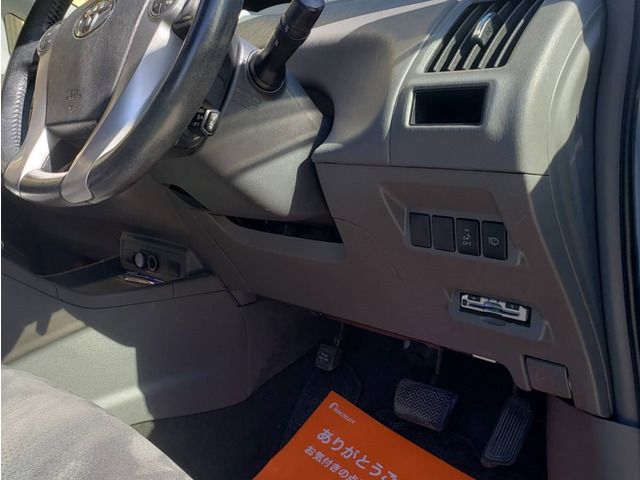 TOYOTA PRIUS ALPHA 2013 Image 31