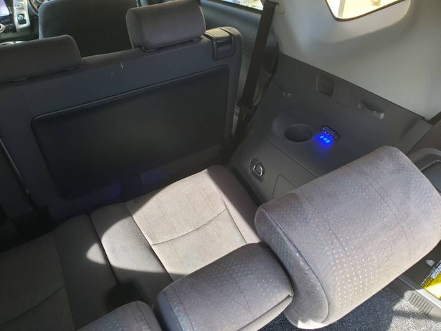 TOYOTA PRIUS ALPHA 2013 Image 31