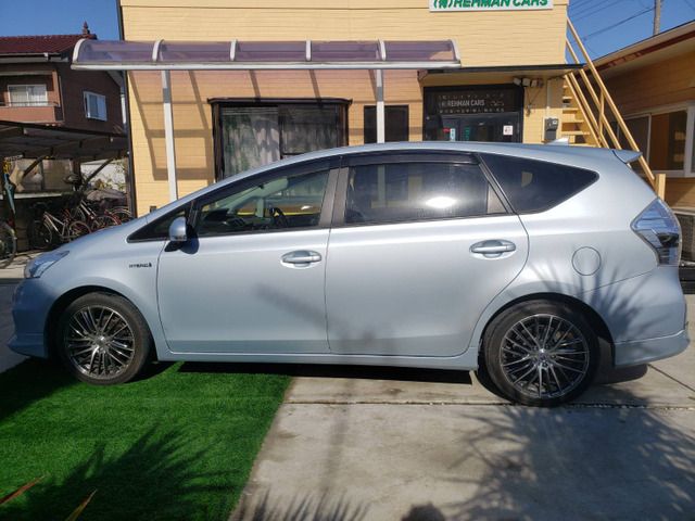 TOYOTA PRIUS ALPHA 2013 Image 31