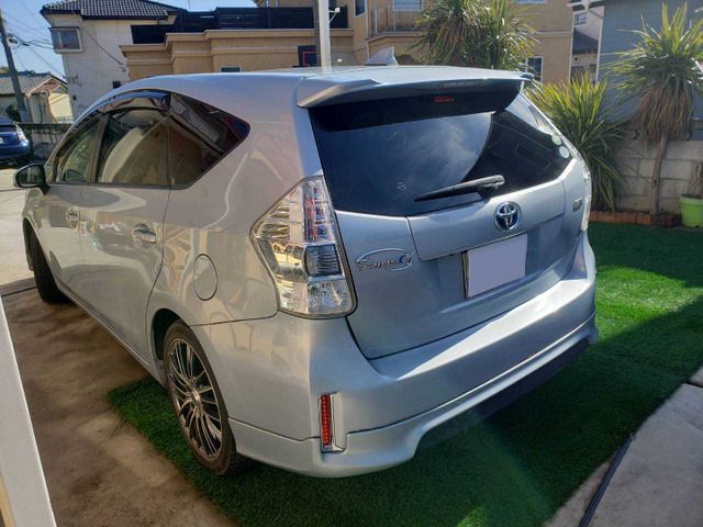 TOYOTA PRIUS ALPHA 2013 Image 31