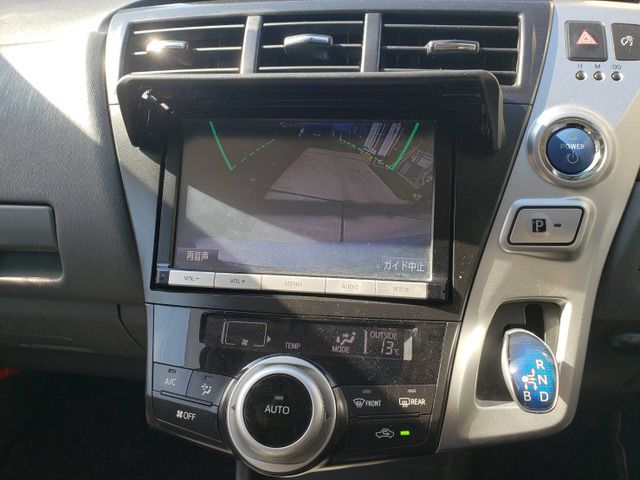 TOYOTA PRIUS ALPHA 2013 Image 31