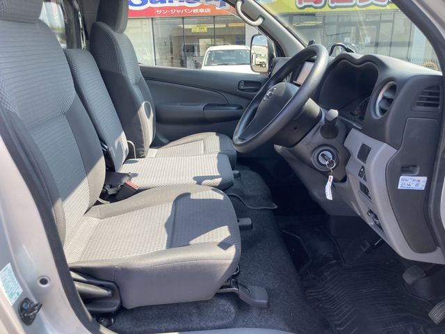 NISSAN NV350 CARAVAN 1.2T 2020 Image 31