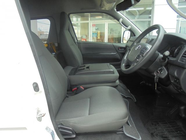 TOYOTA HIACE VAN 2WD 2020 Image 31