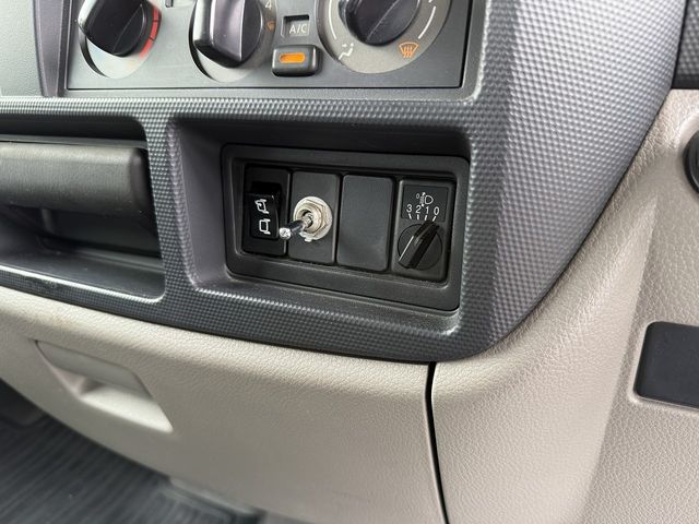 ISUZU ELF 2011 Image 31