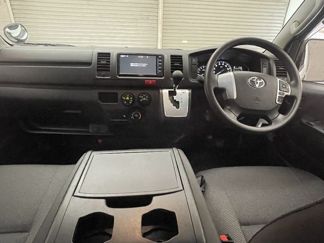 TOYOTA HIACE VAN 1.25T 2WD 2020 Image 31