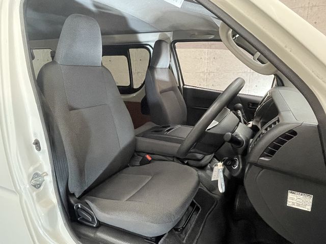 TOYOTA HIACE VAN 1.25T 2WD 2020 Image 31