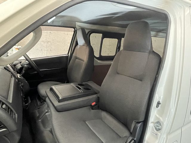 TOYOTA HIACE VAN 1.25T 2WD 2020 Image 31