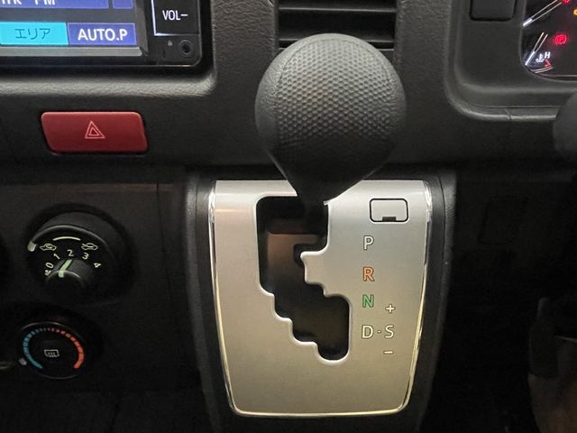 TOYOTA HIACE VAN 1.25T 2WD 2020 Image 31