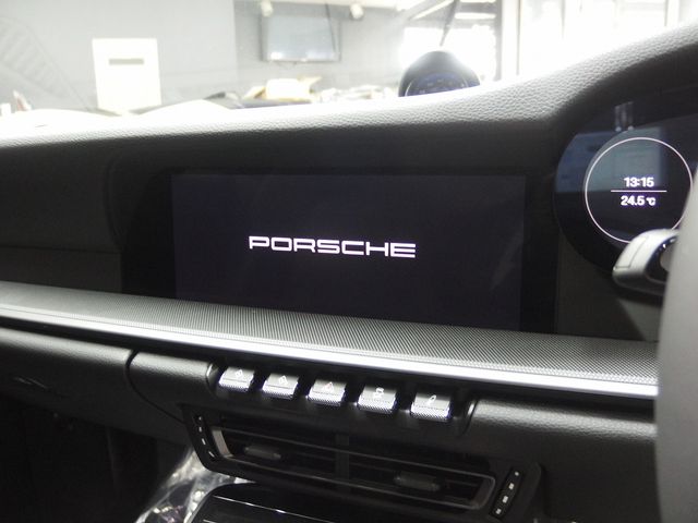 PORSCHE 911 2022 Image 31