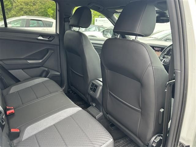 VOLKSWAGEN T-ROC 2020 Image 31