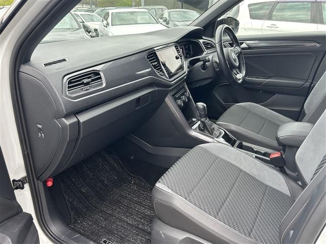 VOLKSWAGEN T-ROC 2020 Image 31