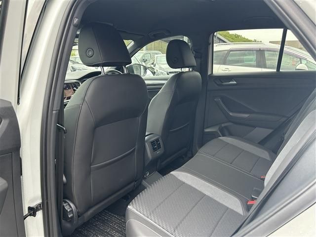 VOLKSWAGEN T-ROC 2020 Image 31