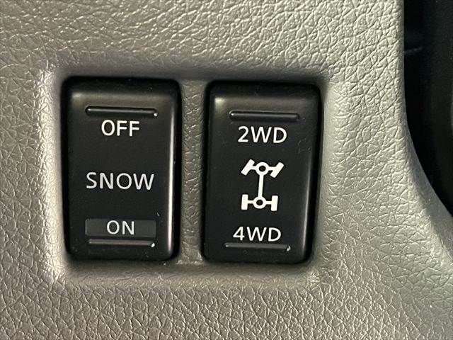 NISSAN NV350 CARAVAN 4WD 2012 Image 31