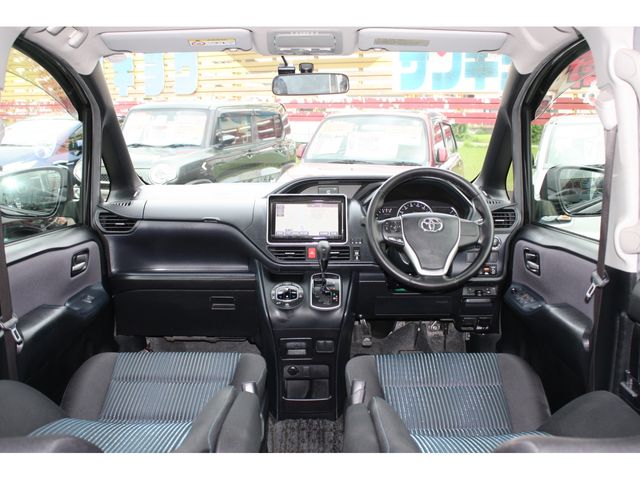 TOYOTA NOAH 2014 Image 31