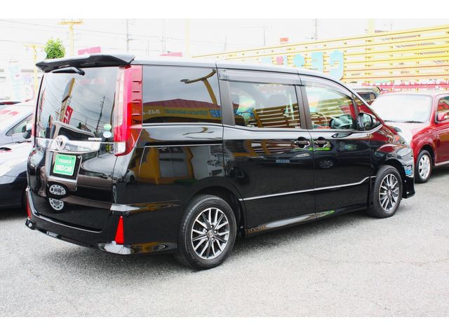 TOYOTA NOAH 2014 Image 31