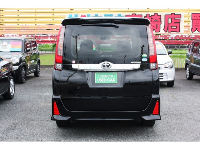 TOYOTA NOAH 2014 Image 31